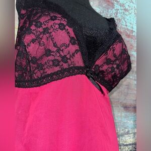 Delta Burke Plus size Woman’s nighty. Size 2X. Hot Pink and black. Sheer fabric
